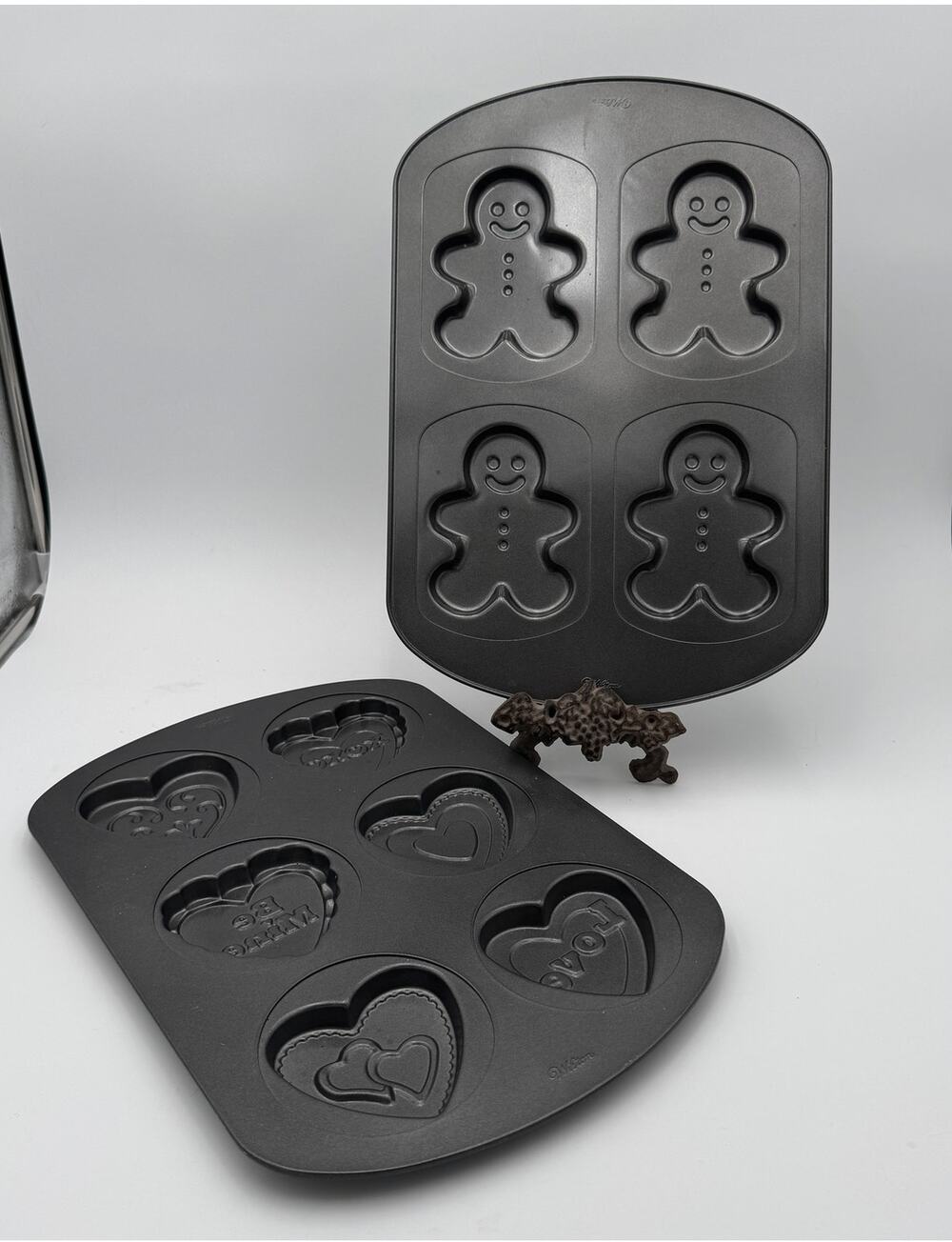 Set of 2 Wilton Gingerbread Man and Valentine Non-Stick Pans